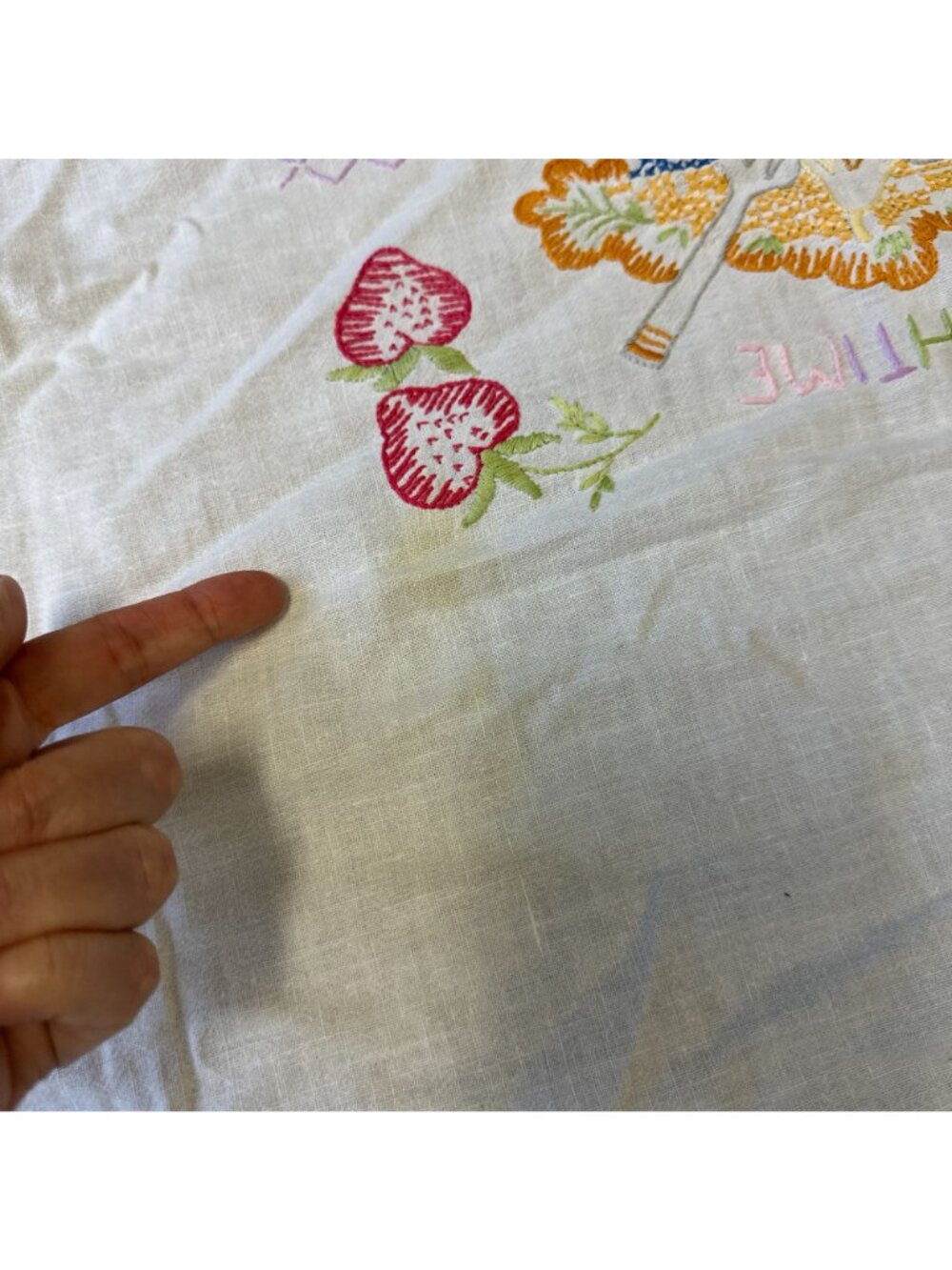 Vintage 1950s Embroidered Strawberry Tablecloth Fruit Square Tea Cloth 38x41 - Picture 4 of 8
